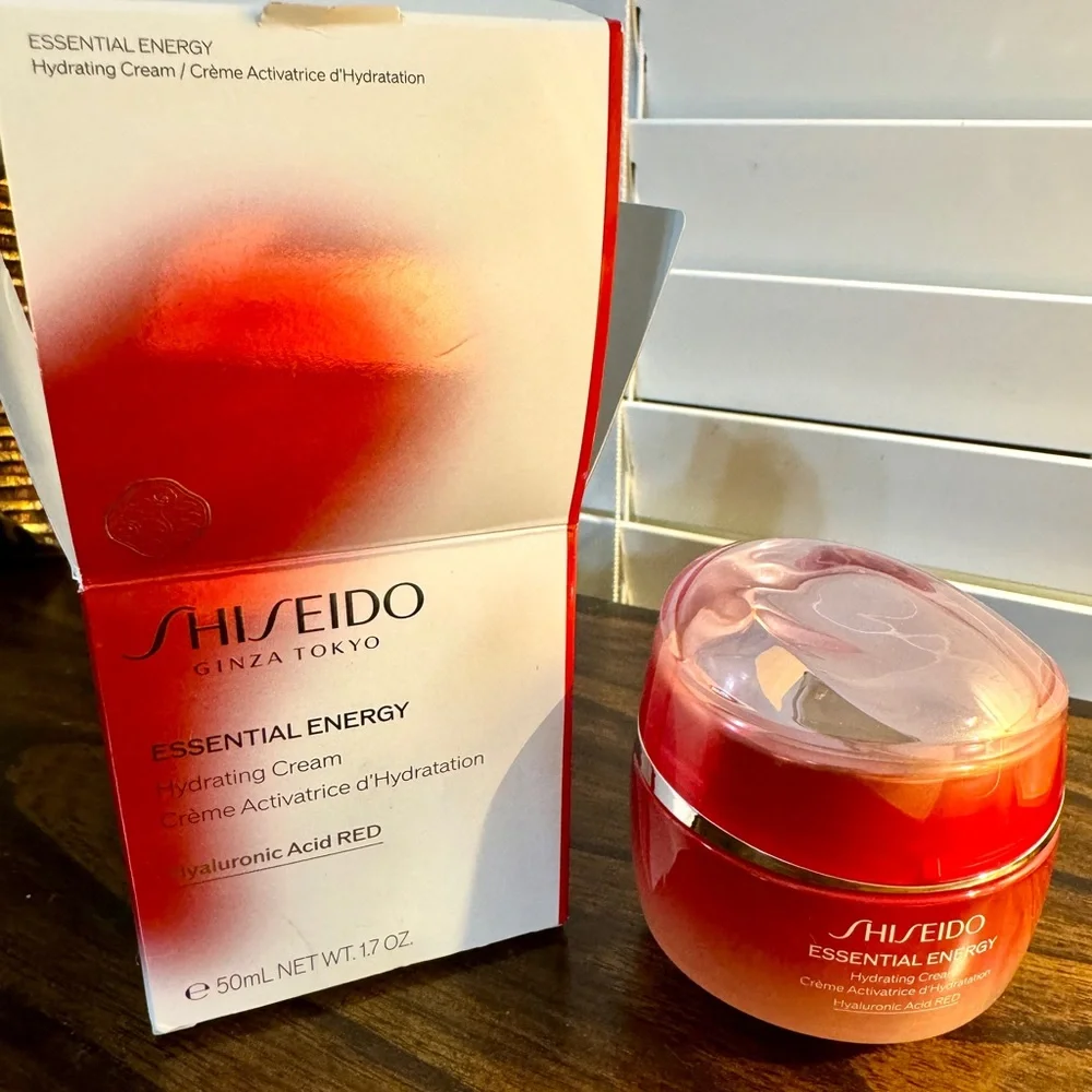 Shiseido Essential Energy Hydrating Cream - Red and White